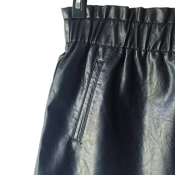 JOLT BLACK FAUX LEATHER MINI SKIRT SIZE SMALL GENTLY USED - Picture 7 of 7